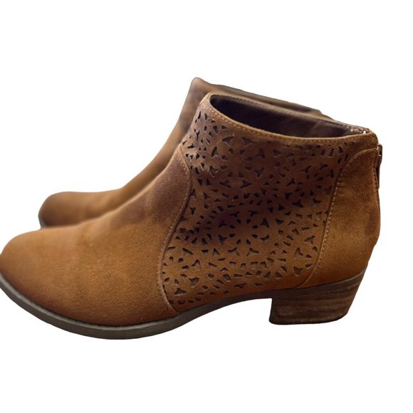 Carlos Santana Womens Shoes 6M Brett Brown Ankle Boot Faux  Laser Cut Suede Heel - Picture 3 of 9